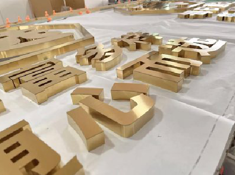 南部拉丝不锈钢字的特点。